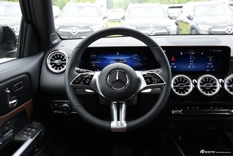 2024款奔驰GLB 220 4MATIC